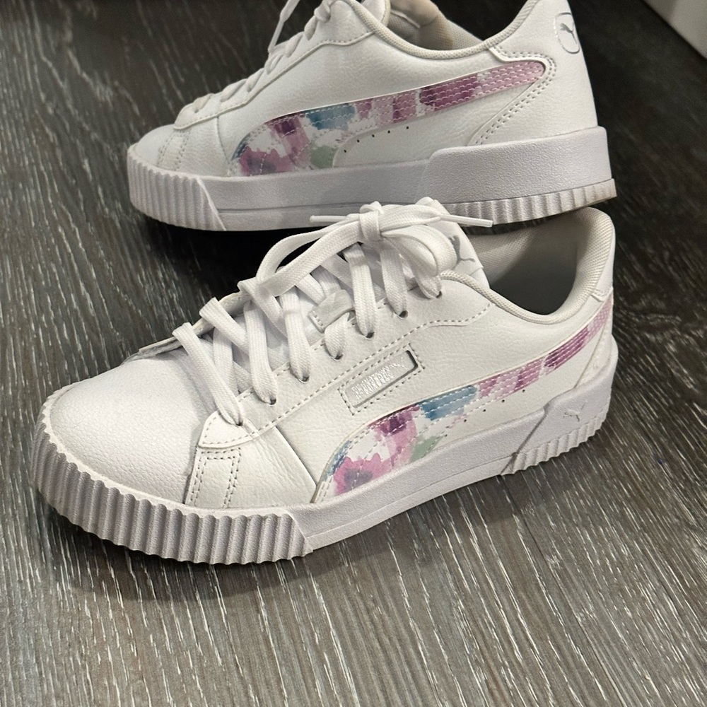 SALE!!!  Puma White and Pink Women's Sneakers/LIKE NEW/FOAM INSOLE